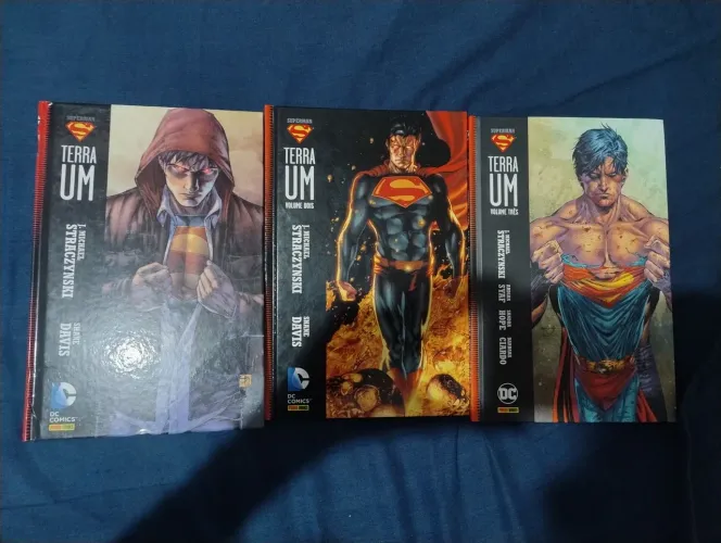 HQs SUPERMAN TERRA UM (COLEÇÃO COMPLETA: VOLUME 1, 2 e 3) (RARIDADE)