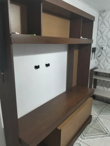 Estante com 2 centros de vidro