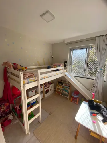 Cama Infantil Suspensa Branca com Escorregador