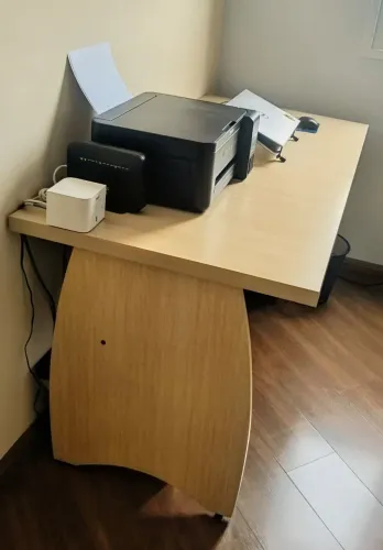 Mesa de escritório em MDF 