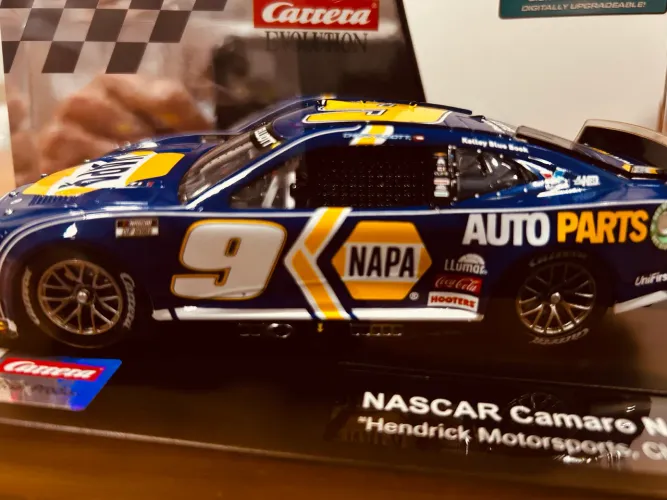 Carrinho Autorama Carrera Nascar Camaro 1:32