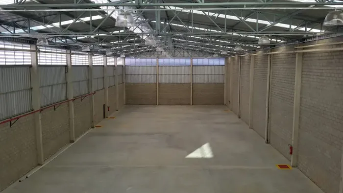 Galpão à Venda e para Alugar no Éden | 2391 m², 2 Docas e Pátio de Manobra - Éden Sorocaba