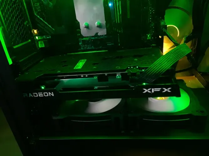 RX 6650 XT XFX 8GB - Excelente Estado