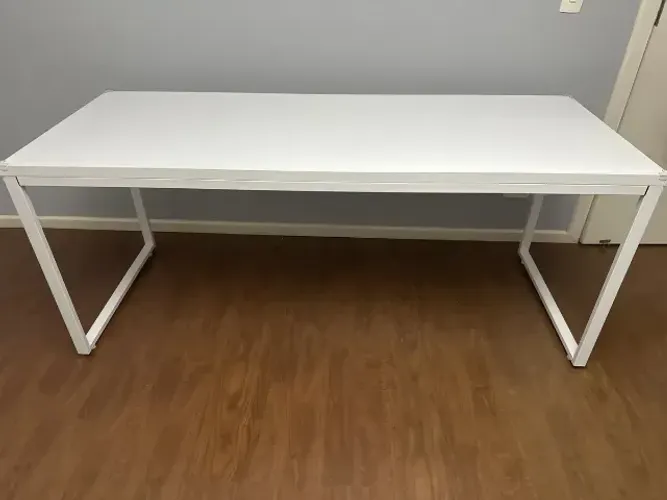 Mesa Kuadra Diretor 180x70x75cm Estrutura Branca Cor Branco Chess / Est.branca