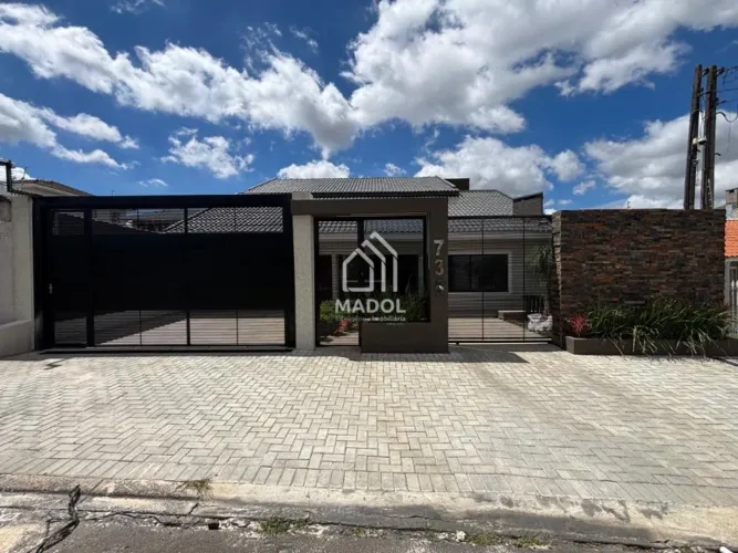 Sobrado à Venda em Jardim Carvalho, Ponta Grossa - PR