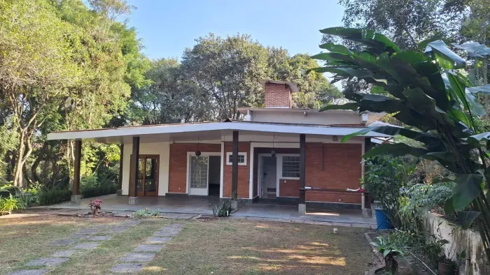 Casa para locação no Paisagem Renoir com amplo quintal e excelente localização