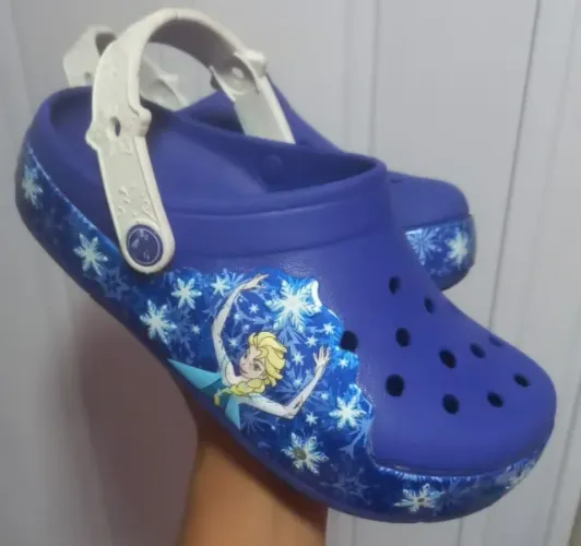 crocs frozen tam 33