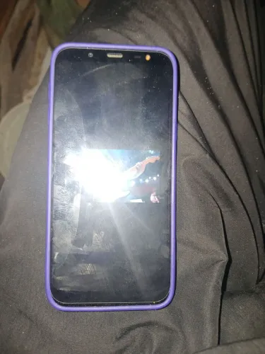 Celular J6 bem conservado 300R$