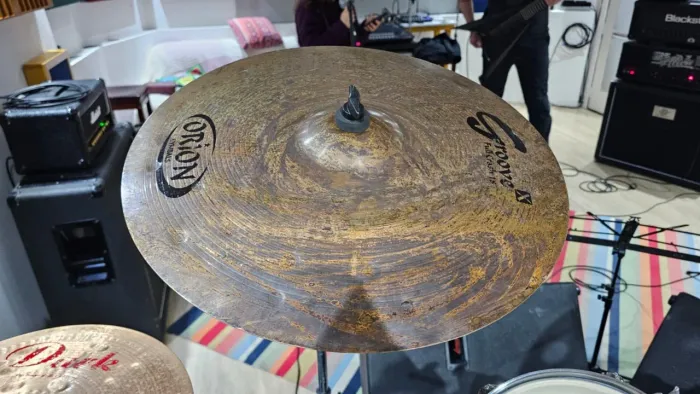 Conjunto de pratos de bateria