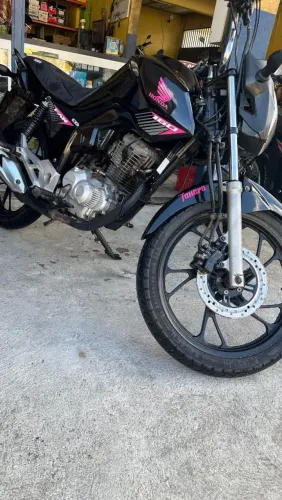 Moto muito nova no ponto de transferir