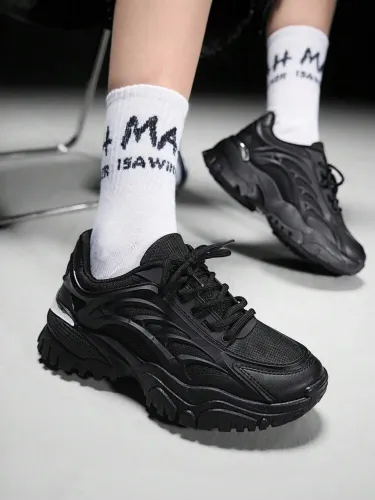 Tênis preto seminovo