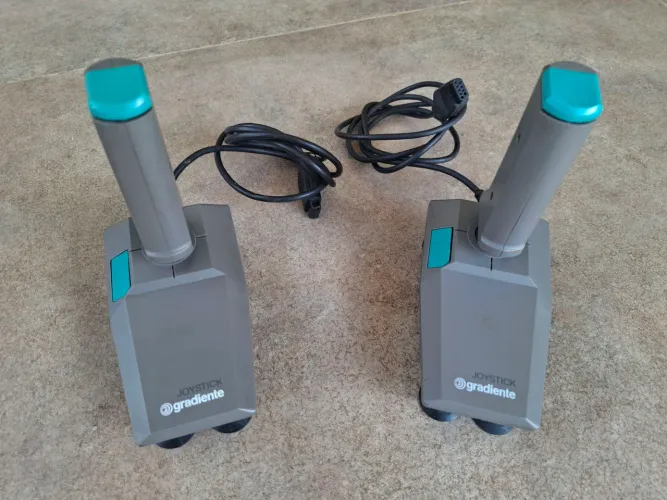 Par de controles MSX Gradiente