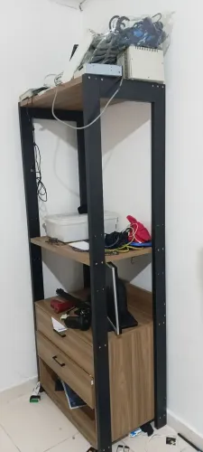 Estande de madeira multiuso