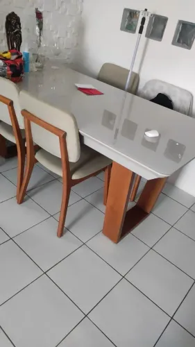 Mesa laqueada 6 lugares cadeiras linho madeira boa