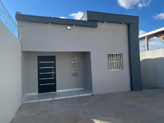 Casa semi-mobiliada com 3 quartos