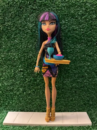 Monster High Cleo de Nile Creepteria 