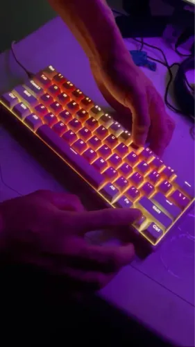 Vende-se teclado redragon novo 150
