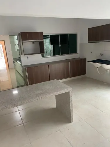 Cs de 3 qtos e 2 Bh por 550 mil Center Ville