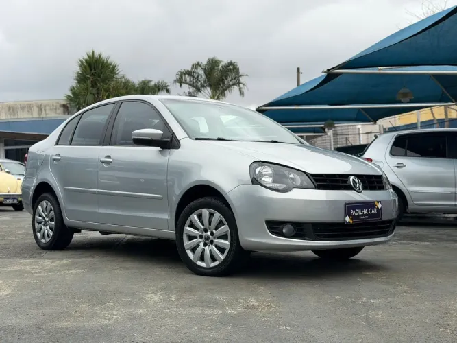 Volkswagen Polo Sedan I Motion 1.6 Total Flex 4P 2012