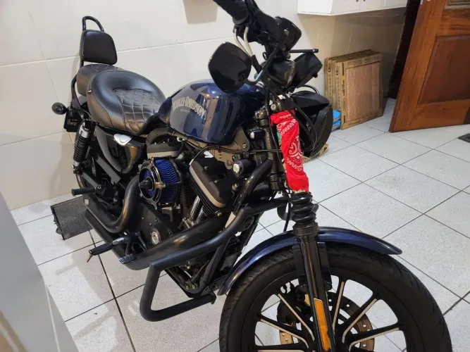Vendo Harley-Davidson 883 Iron na cor especial Candy Blue