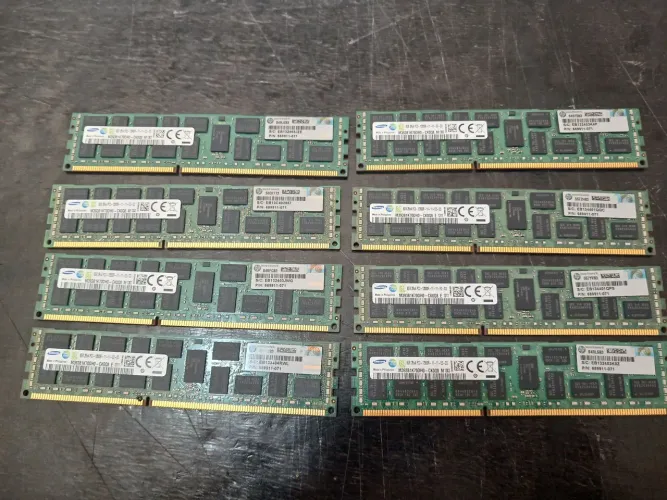8x Memória RAM DDR3 ECC 8GB servidor 1600Mhz (Total 64GB)