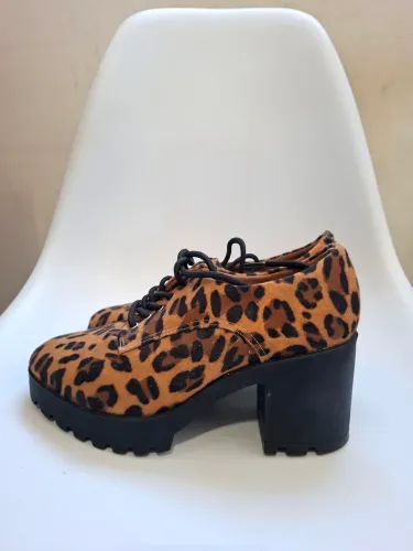 Calçado estilo bota onça 