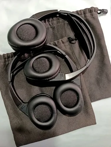 Par de Fones de Ouvido Land Rover - Range Rover Evoque (Originais, novos e nunca usados).