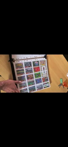 Álbum dourado copa 2026 completo sem colar. Sem as legends.