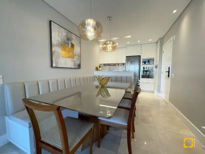 Brognoli vende apto mobiliado, 2 quartos sendo 1 suíte, Centro de Florianópolis