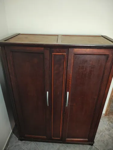 Guarda-Roupa Antigo de Madeira Maciça - 2 Portas