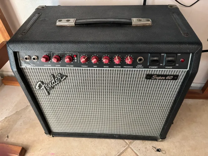 Amplificador combo Valvulado Fender Super 60