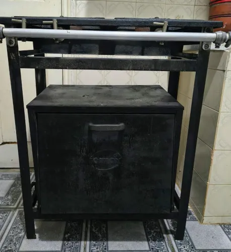 Vendo fogão industrial de duas bocas .. funcionando tudo duas bocas e o forno