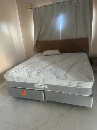 Cama super king com cabeceira