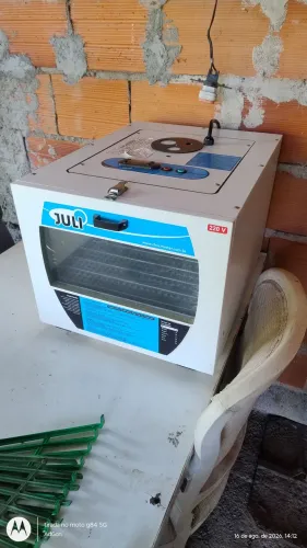 Chocadeira com ovoscópio 220v