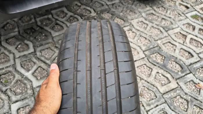 Vendo 01 pneu medida 215/45 R18 93V Extra Load.