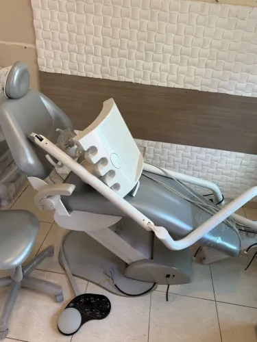 Cadeira odontológica Kavo Unik seminova + mocho (já está desinstalada)