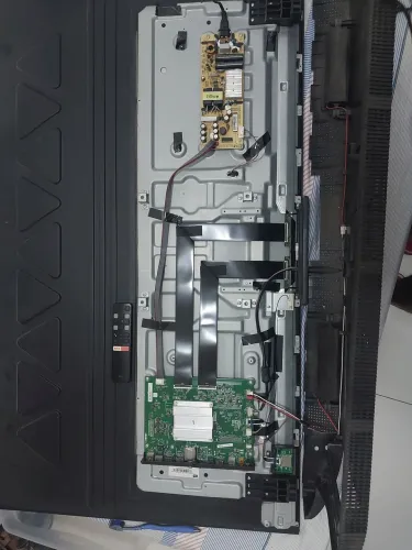 TV 50" TCL 4K (50P715) com Defeito na Imagem - Para Peças ou Conserto