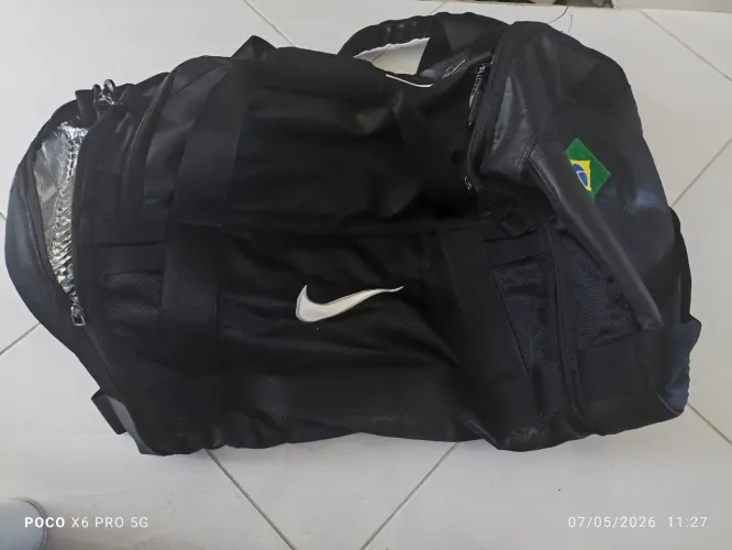 Bolsa Nike grande. Só R$ 170 reais.