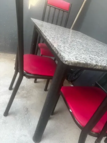 Mesa de granito 4 cadeiras