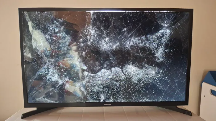TV Samsung 32 Liga - Tela Quebrada - Para Peç