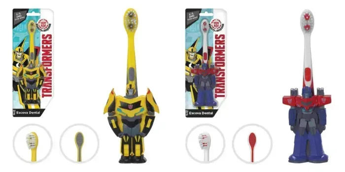 Kit com 2 Escova Dental Transformers: 1 Bumblebee e 1 Optimus Prime Zein