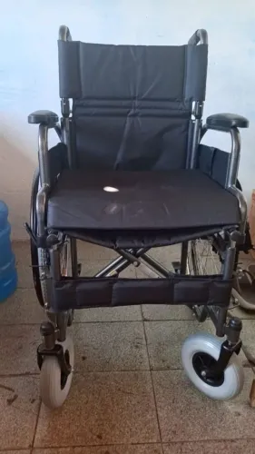 Cadeira de rodas nova