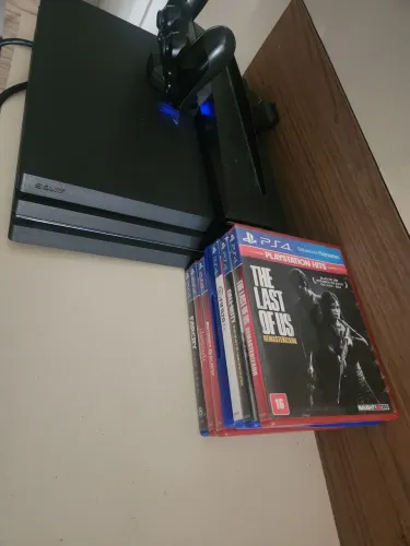Ps4 pró semi novo 1 terá com 14 jogos
