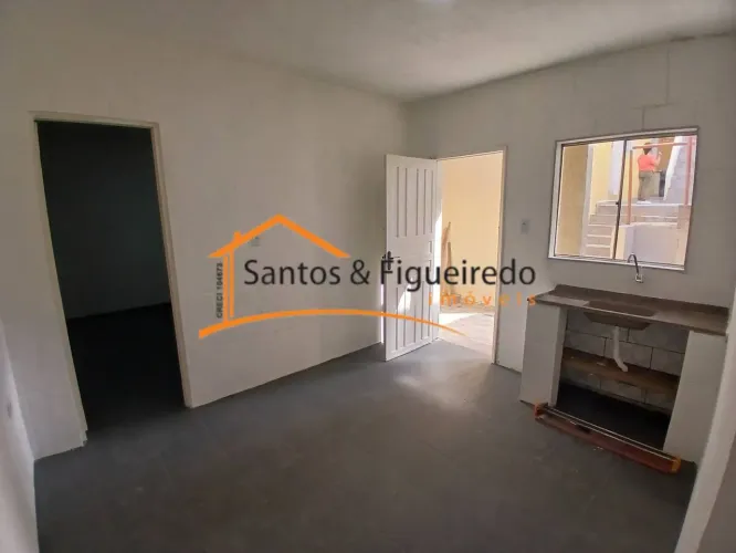 Ótima casa para locação com 3 cômodos