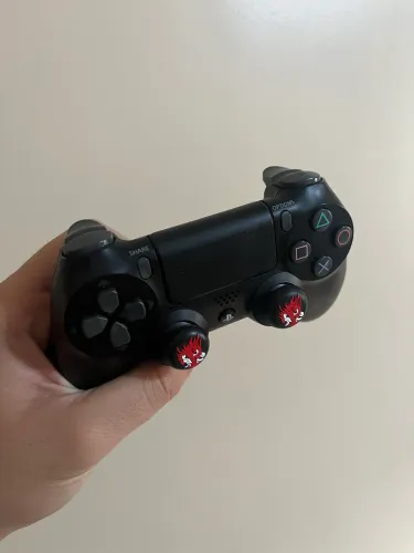 Ps4 Slim 1 TB com jogos e 2 controles