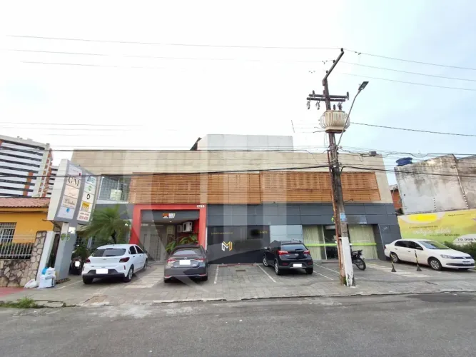 Sala comercial em ótima localização na Av. Gonçalo Prado Rolemberg, bairro São José.