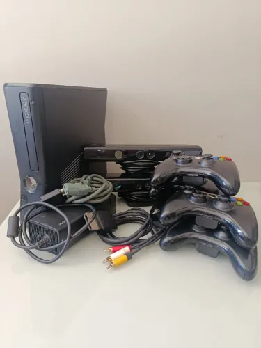 MEGA KIT Xbox 360 Slim RGH + 5 Controles + 2 Kinect | Leia a descrição