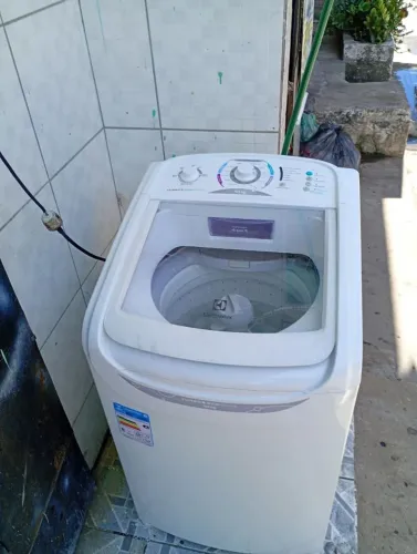 MÁQUINA DE LAVAR ELETROLUX MUITO NOVA DOU GARANTIA DE 3'MESES FAÇO A ENTREGA GRÁTIS