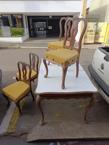 Mesa provençal com 4 cadeiras