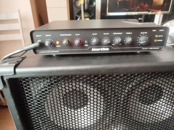 Cabeçote de Baixo Hartke LX 5500 valvulado híbrido.
